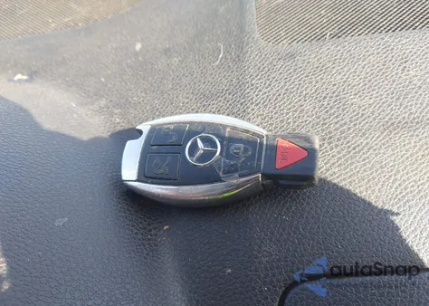 2010 Mercedes-Benz C 300 Luxury/Sport z USA, uszkodzony, nr VIN WDDGF5EB6AF491876